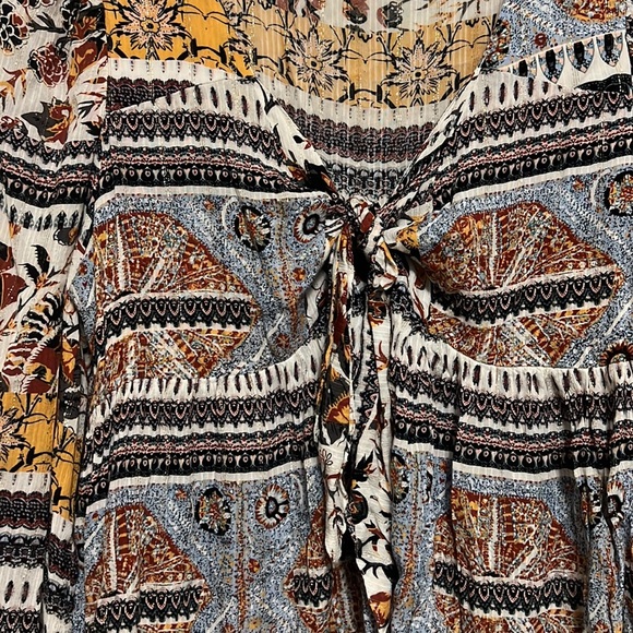 A Beautiful Soul, Long Sleeves, Tie In Front Top, Multi Colors, L - Picture 3 of 7